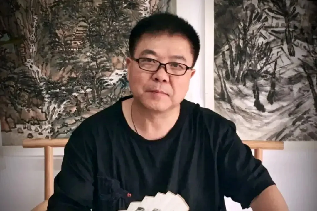 He Xiaolong (贺小龙)