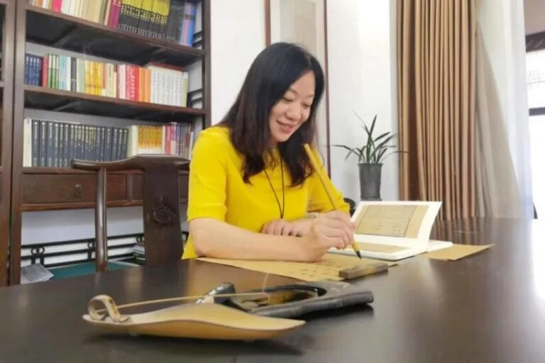 Lin Yumei: Small Regular Script with Porcelain Clarity