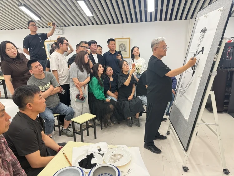 Yan’an Hosts Advanced Chinese Painting Class for 30 Artists