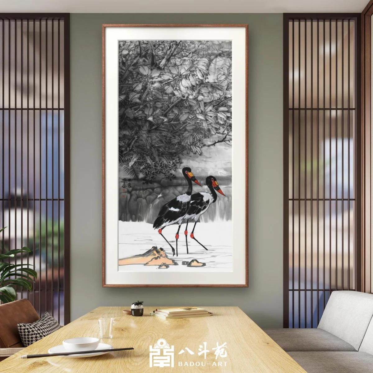 Restful flower-and-bird painting for a villa master bedroom