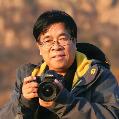 Guan Huixue in his Songzhuang studio