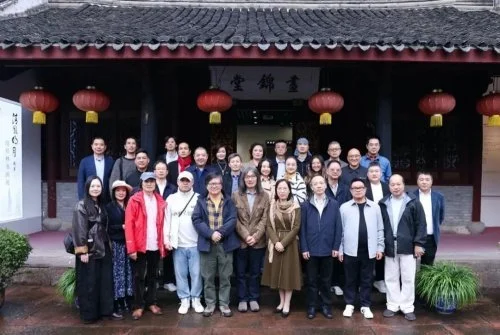 Group photo of guests at the opening of Zhou Xianglin's exhibition