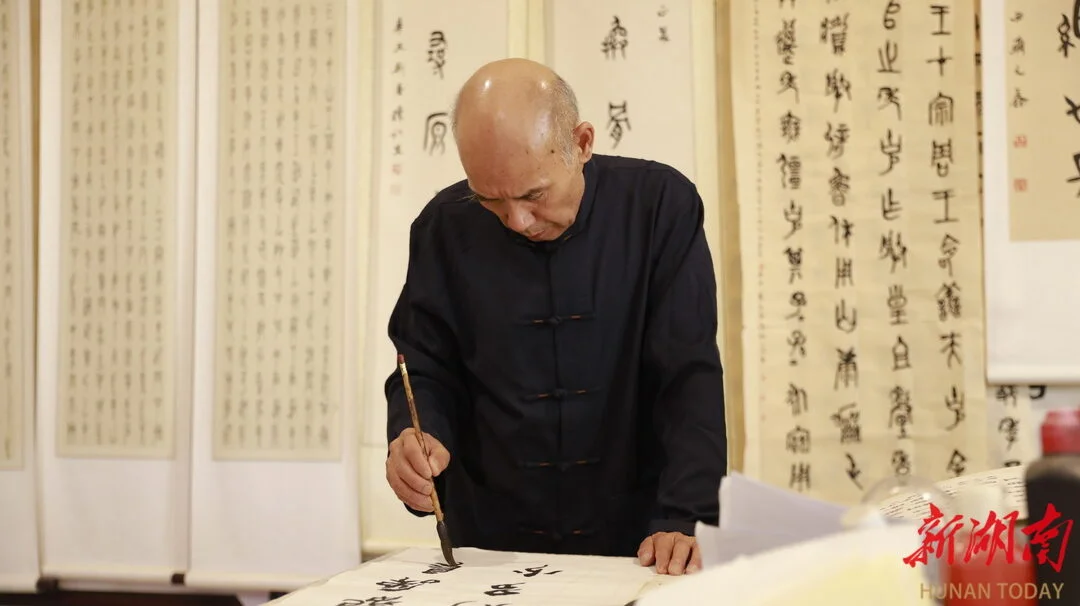 Nie Yuanxin during his years of training in seal carving